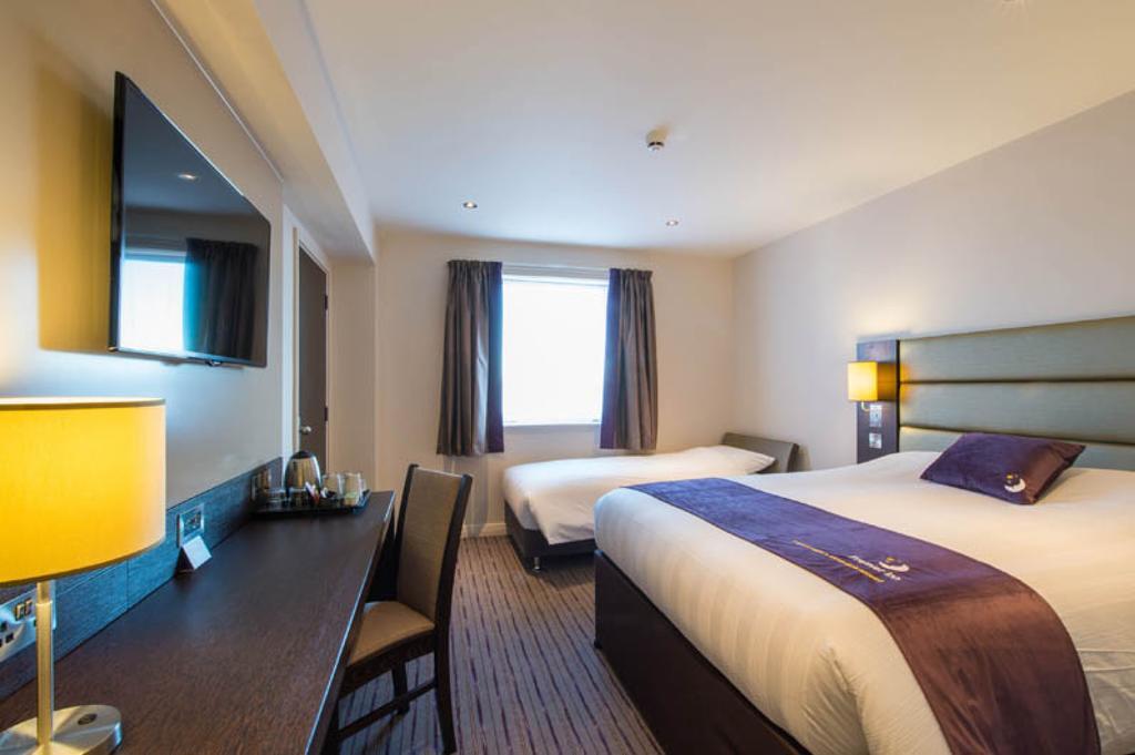 Premier Inn Fleet Exterior foto